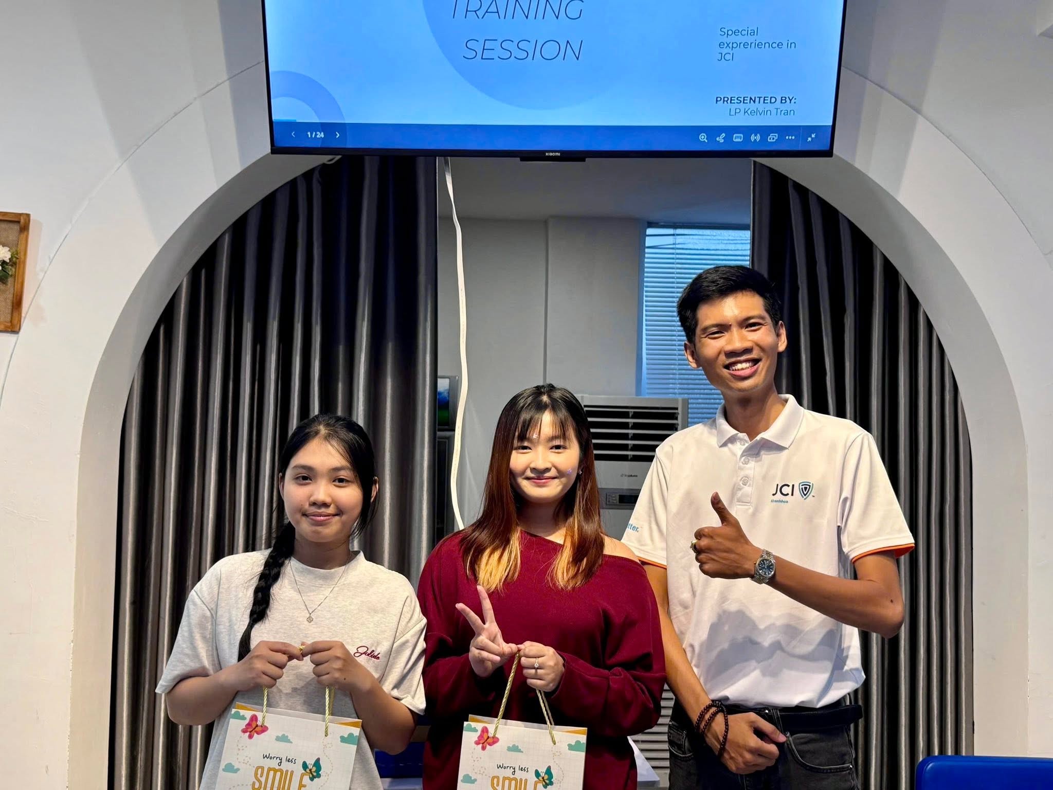 BUỔI ĐÀO TẠO VỀ “EVENT DIRECTOR - SPECIAL EXPERIENCE IN JCI” DÀNH CHO ĐỘI NGŨ TNV DỰ ÁN “ĐỒNG HÀNH CÙNG EM - JCI KHANHHOA” 